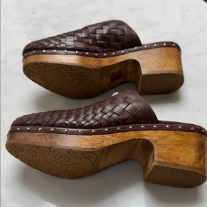 BRIGHTON CROSBY Woven Leather Clogs 7M